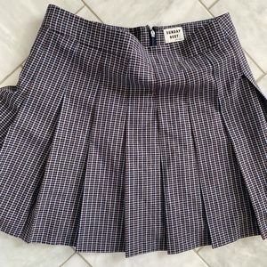 Short pleated skirt